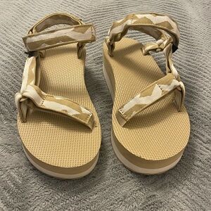 TEVA Flatform sandals